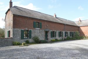 Ferme en L typique de l'Avesnois, à Cartignies